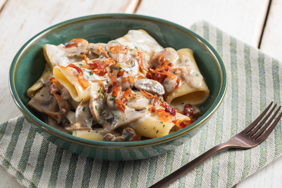 Pasta com cogumelos e speck