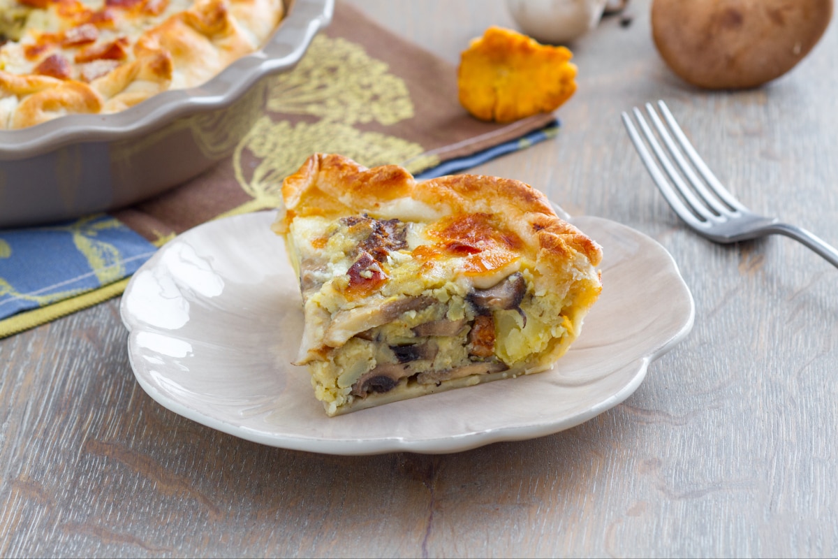 Torta salgada de cogumelos e batatas