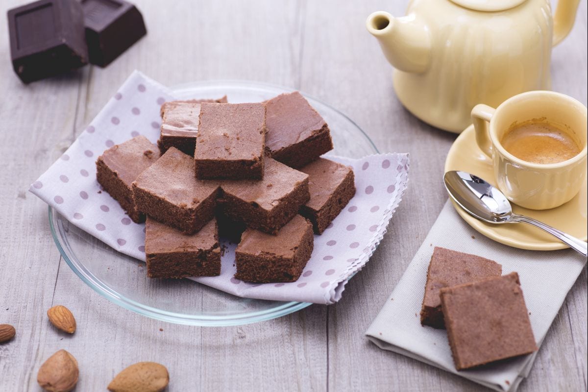 Fatias de chocolate com aroma de amêndoa