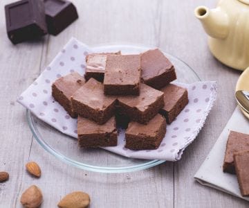 Fatias de chocolate com aroma de amêndoa