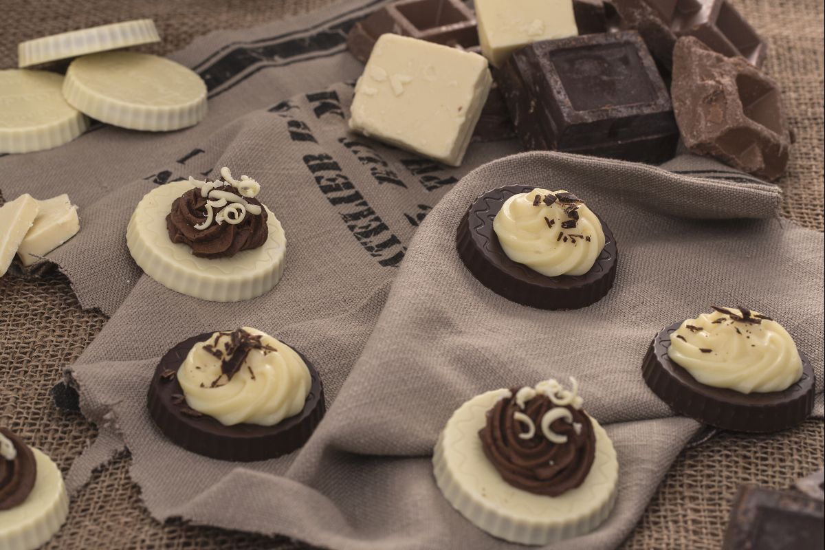 Tortinhas com creme de dois chocolates
