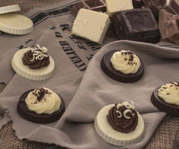 Tortinhas com creme de dois chocolates