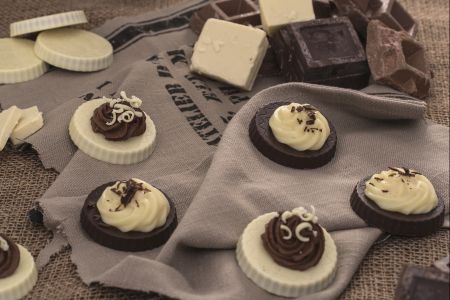 Tortinhas com creme de dois chocolates