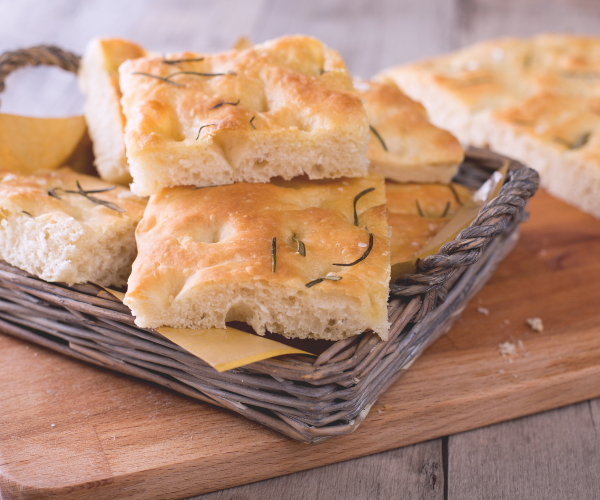 Focaccia simples feita em casa