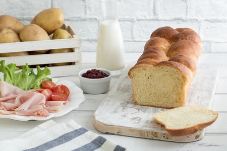 Pão brioche macio com batatas