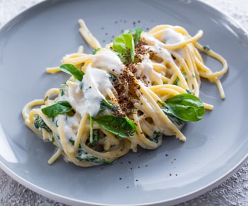 Spaghettoni com fonduta de scimudin