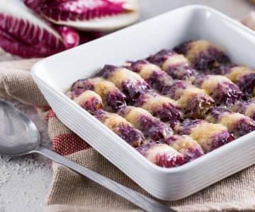 Rolinhos de radicchio com cogumelos champignon e Bergkase Superiore