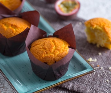 Muffin de iogurte com manga e maracujá