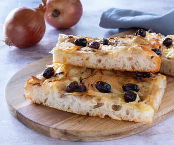 Focaccia pugliese com cebolas
