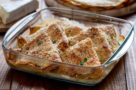 Crepes com presunto, brie e nozes