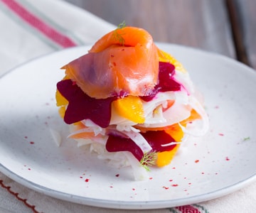 Carpaccio de salmão defumado com erva-doce e laranja