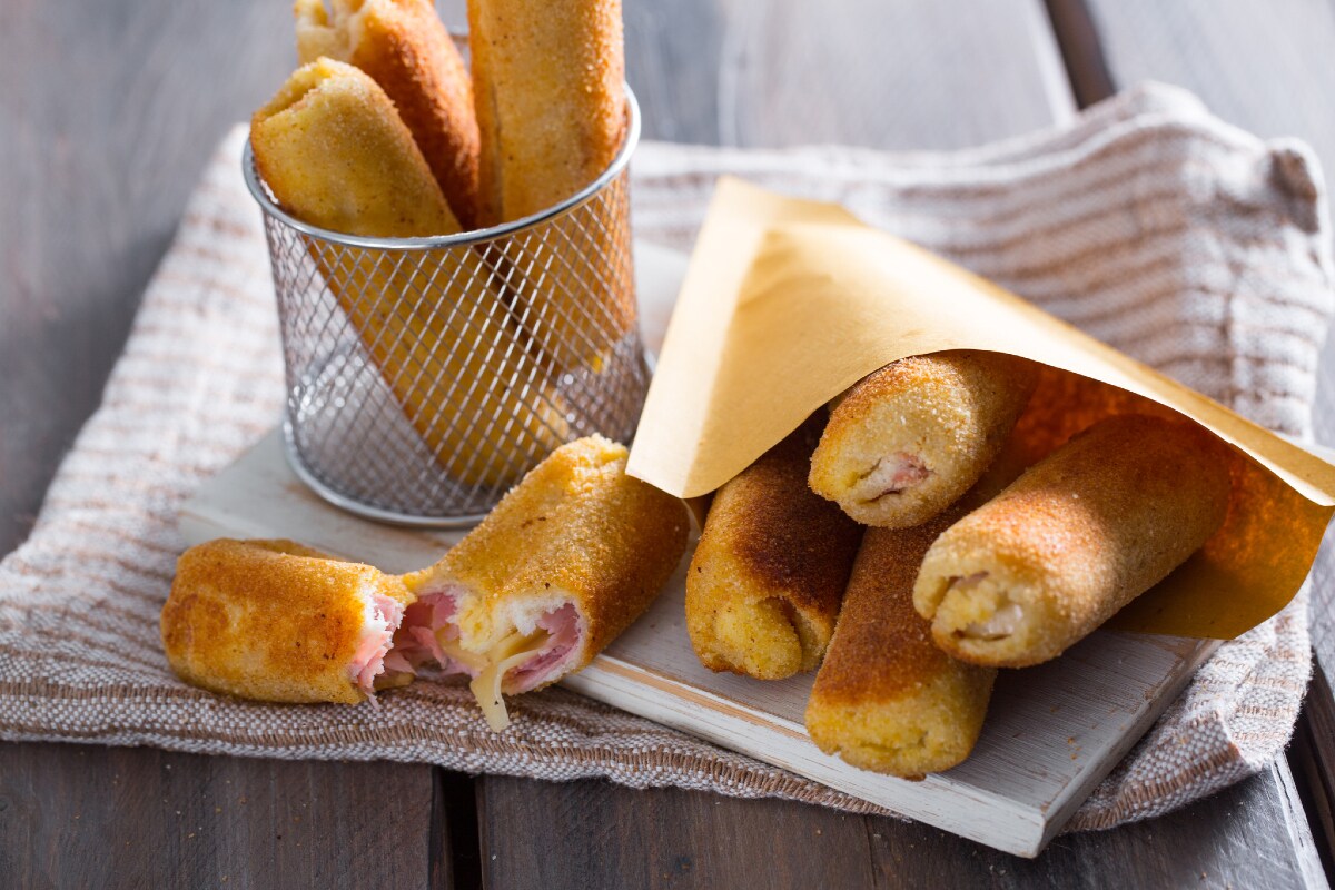 Rolinhos de pão de forma presunto e queijo