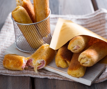 Rolinhos de pão de forma presunto e queijo