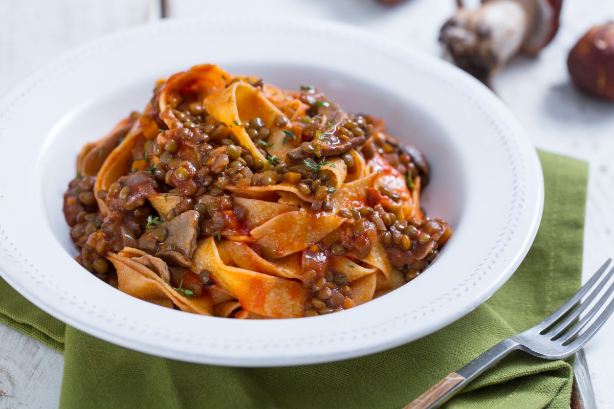 Pappardelle com ragu de lentilhas e cogumelos