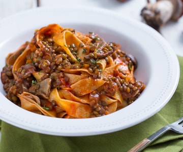 Pappardelle com ragu de lentilhas e cogumelos