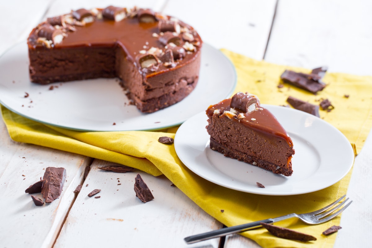 Cheesecake com chocolate e caramelo salgado