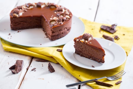 Cheesecake com chocolate e caramelo salgado