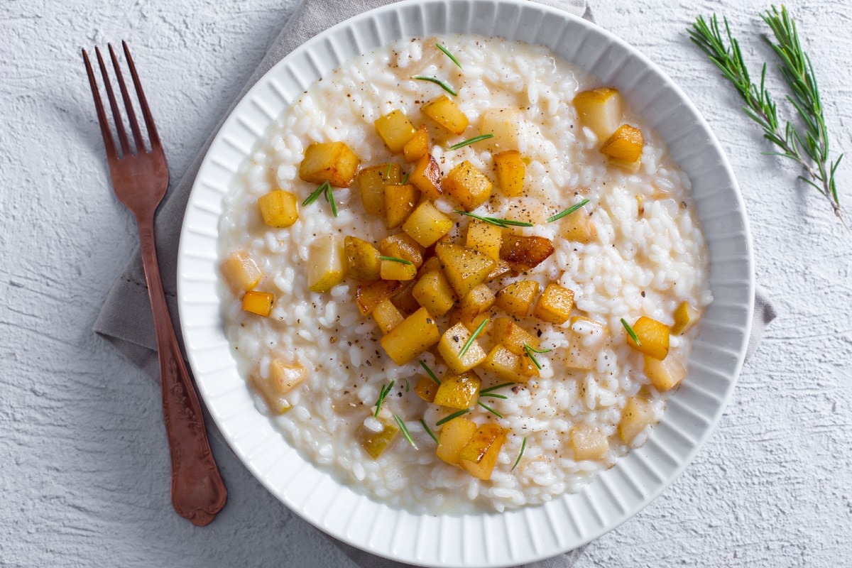 Risoto com stracchino, peras e avelãs