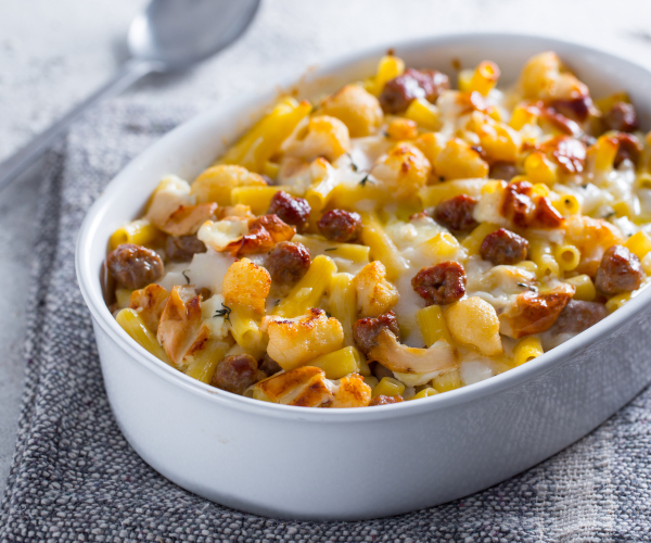 Macarrão de forno com couve-flor e linguiça