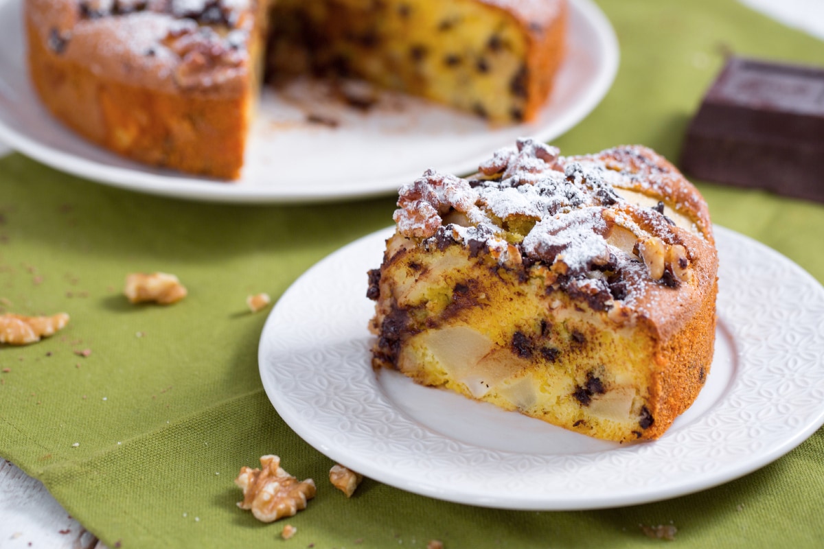 Torta de chocolate, peras e nozes
