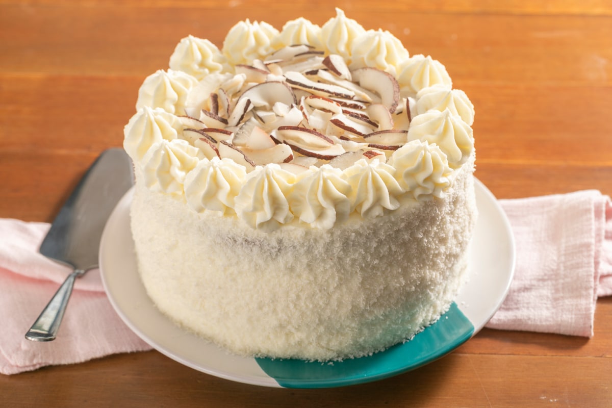 Bolo de coco recheado