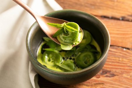 Botões e levístico