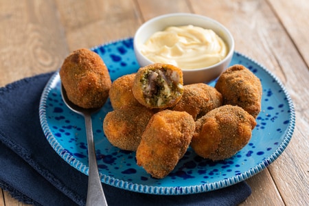 Bolinhos de peixe-espada