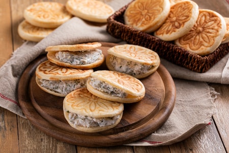 Crescentine (ou tigelle) com a cunza