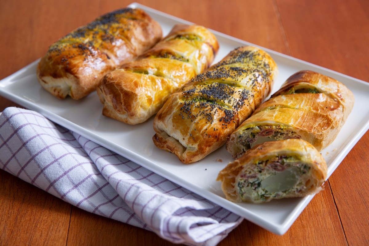 Mini strudel com acelga, ricota e speck