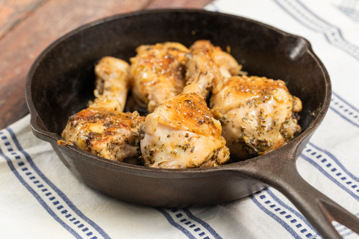 Coxas de frango na frigideira