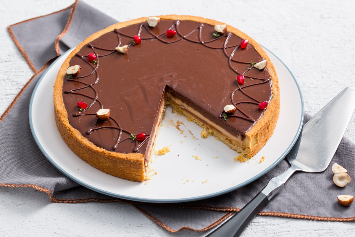 Torta com iogurte de caramelo salgado e chocolate