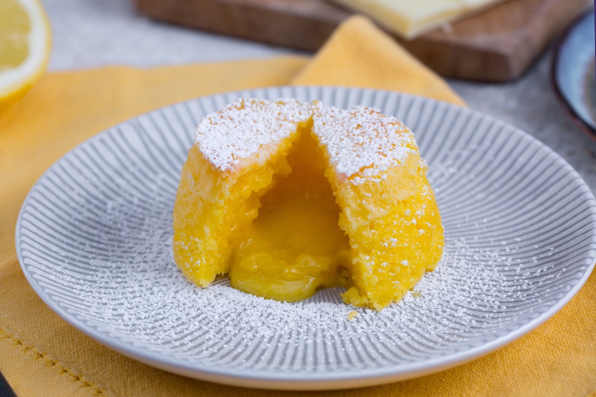 Tortinha de chocolate branco e limão