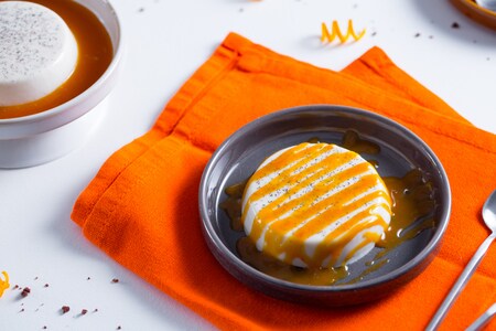 Panna cotta com molho de cítricos
