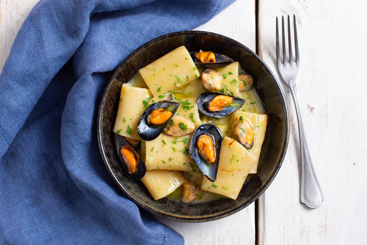 Paccheri com creme de batatas e mexilhões