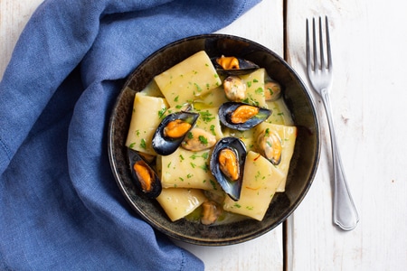 Paccheri com creme de batatas e mexilhões
