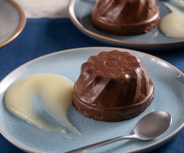 Pudim de chocolate e noz-moscada com coulis de maçã