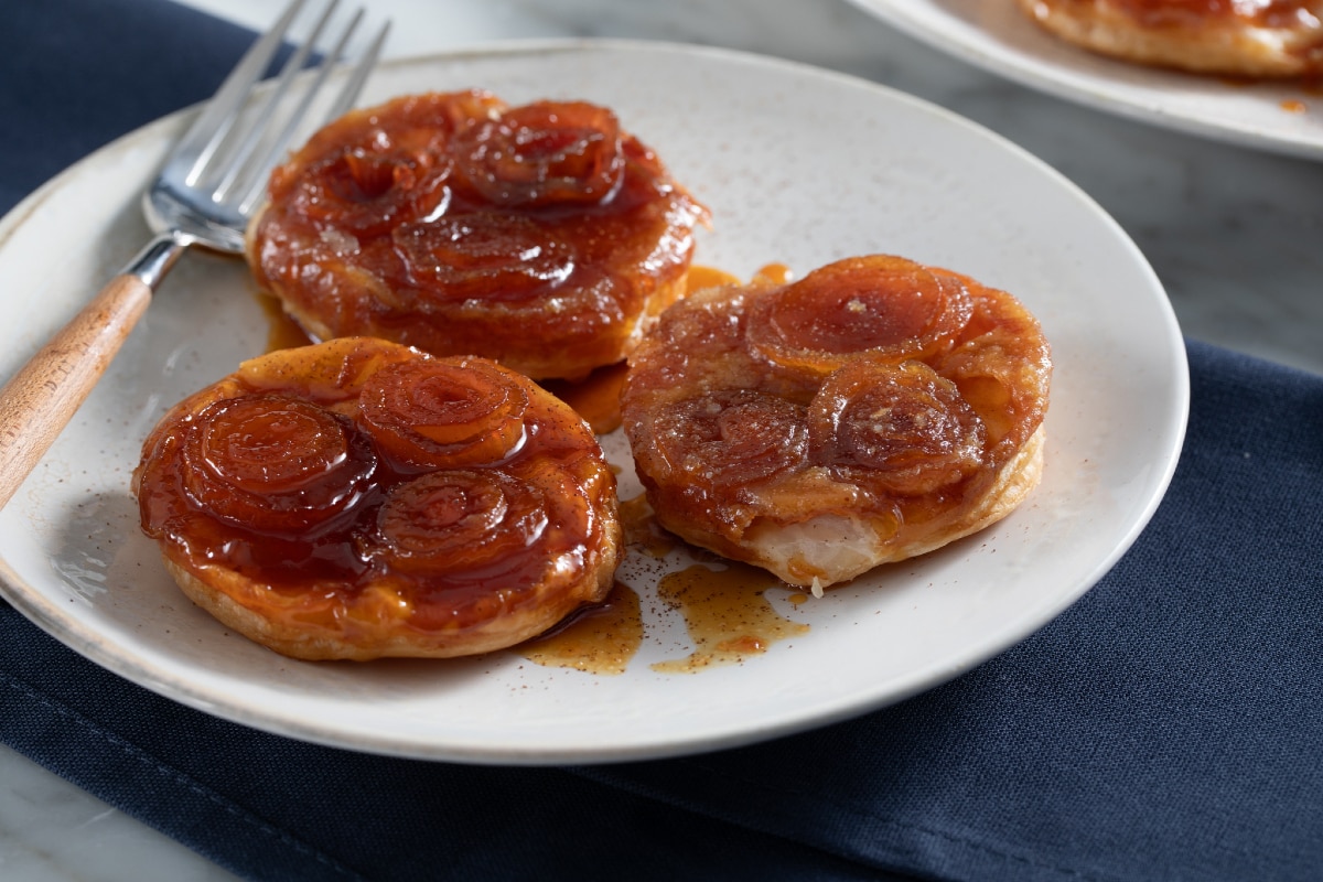Mini tarte tatin de cebolinhas