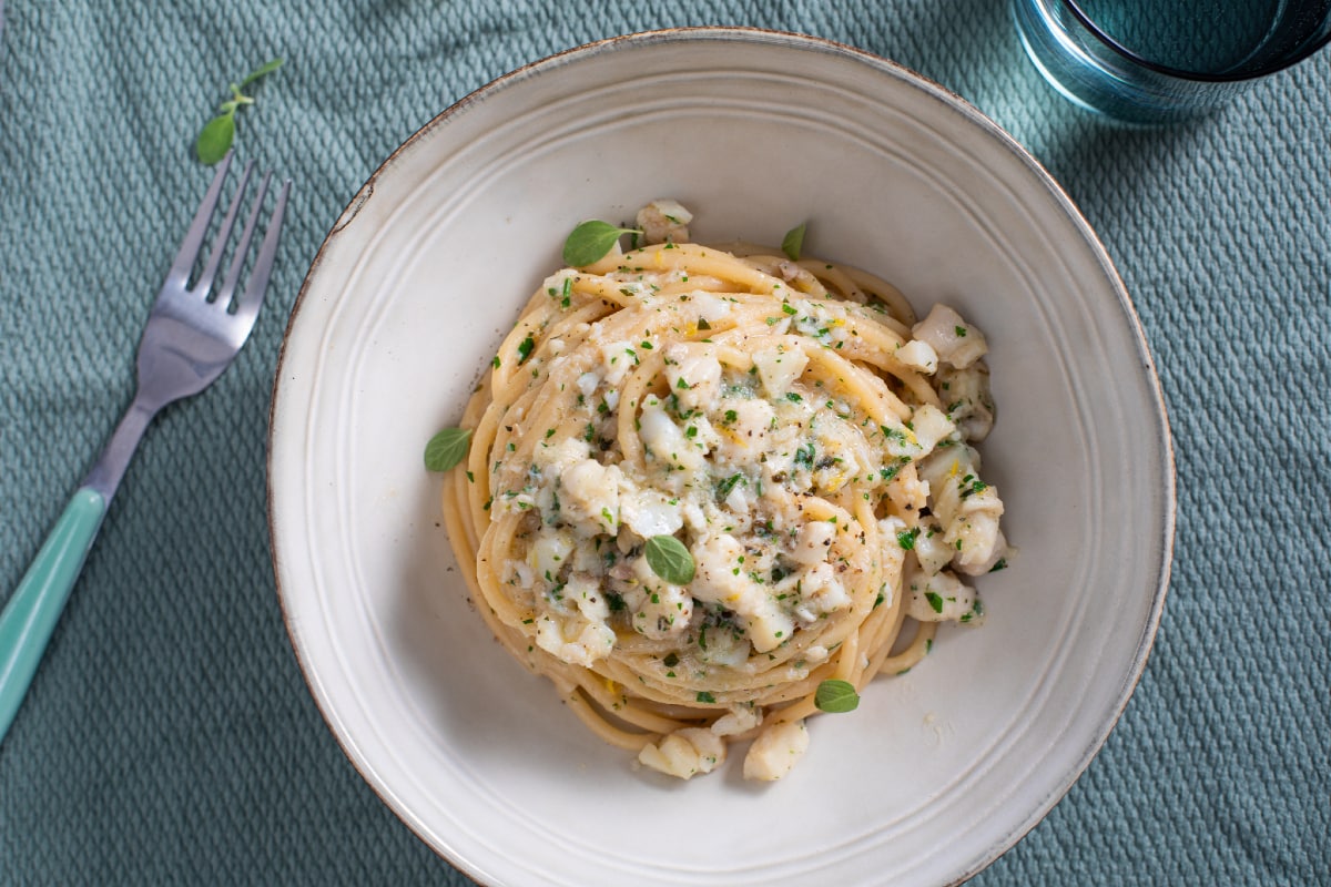 Massa ao ragu branco de peixe