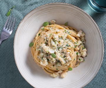 Massa ao ragu branco de peixe