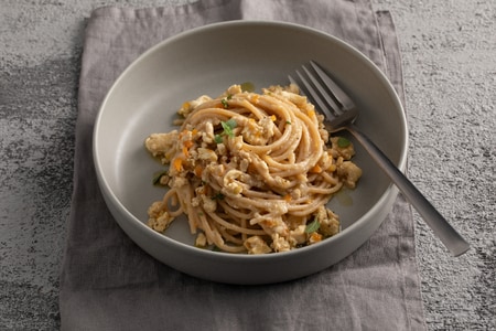 Spaghettone ao ragù de frango
