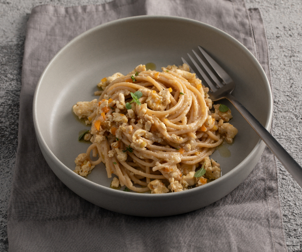 Spaghettone ao ragù de frango