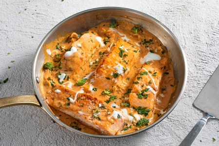 Salmão ao curry e leite de coco