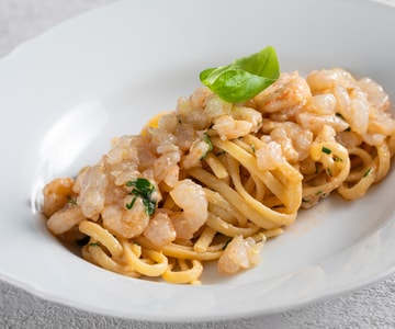 Linguine alho, óleo e pimenta com camarões