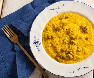 Risoto de linguiça e açafrão
