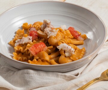 Massa mista com tamarutacas e rabos de camarão