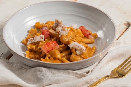 Massa mista com tamarutacas e rabos de camarão