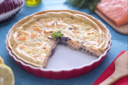 Quiche de salmão com batatas e radicchio