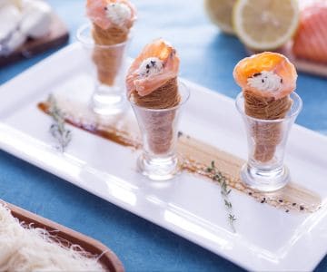 Mini croissants salgados de salmão e stracchino