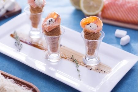 Mini croissants salgados de salmão e stracchino