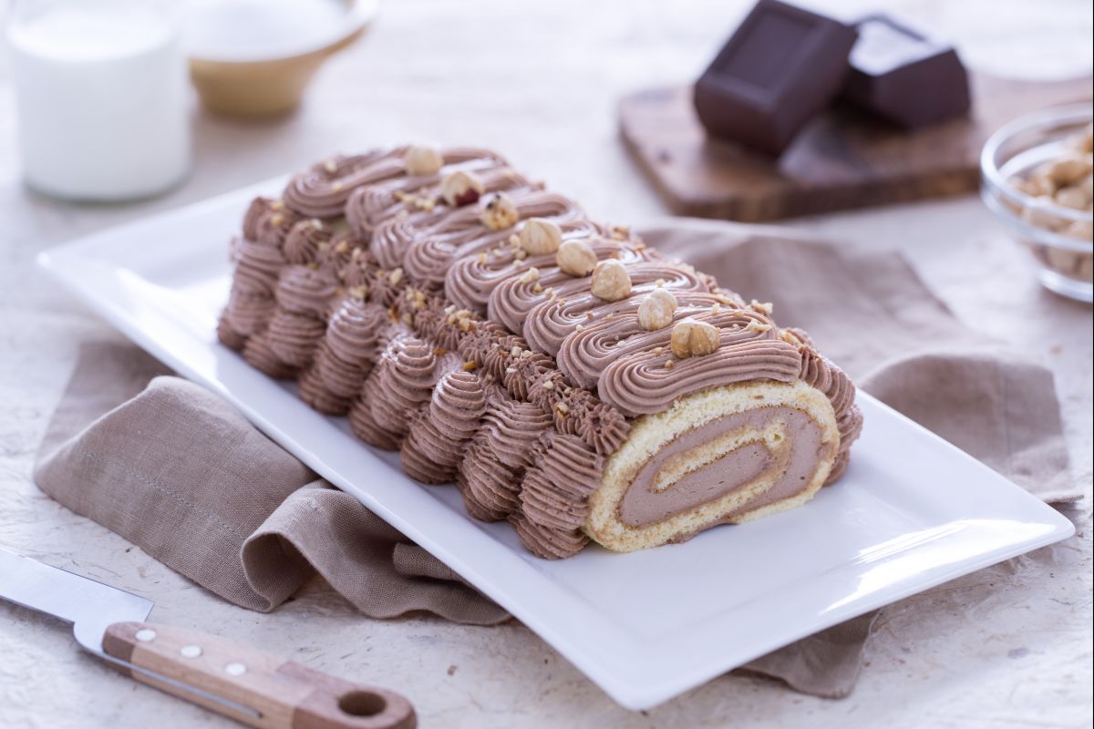Rocambole de creme de avelãs